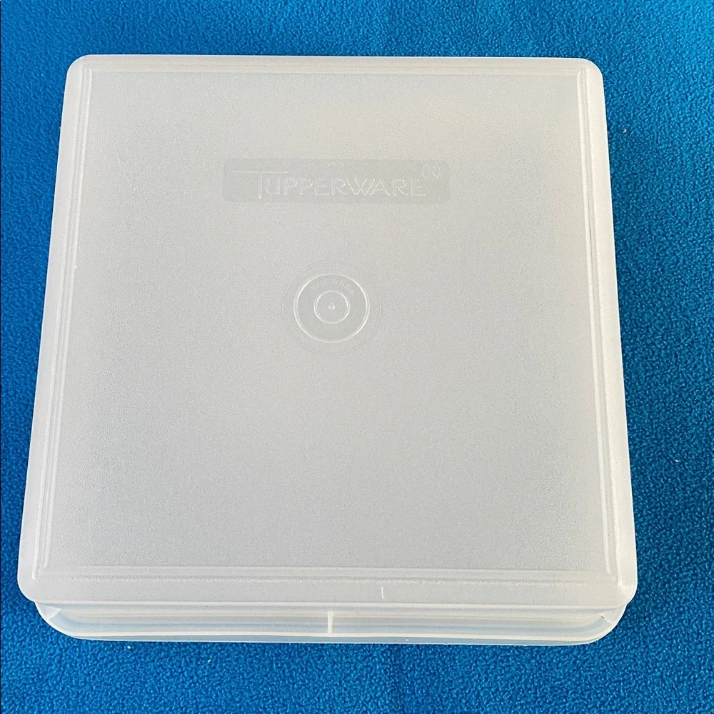 Tupperware Square Keeper - Snack Store Vintage